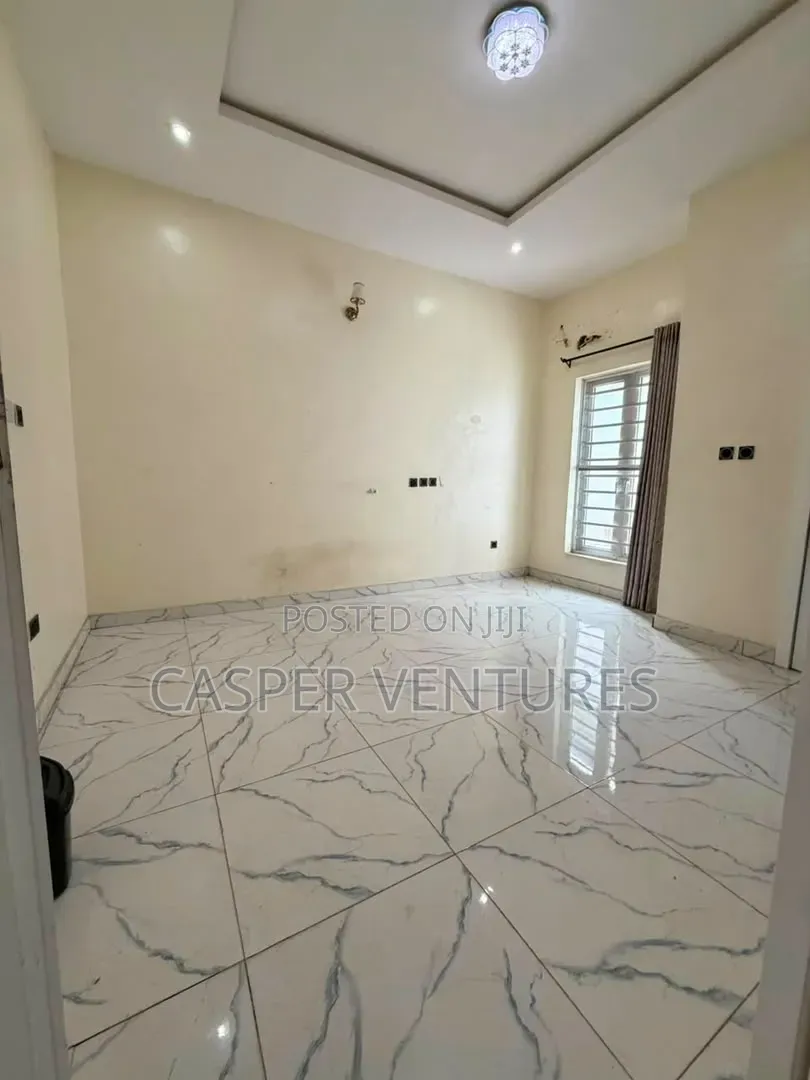 1bdrm Shared Apartment in Van Daniel'S Estate, Lekki Phase 2 for rent