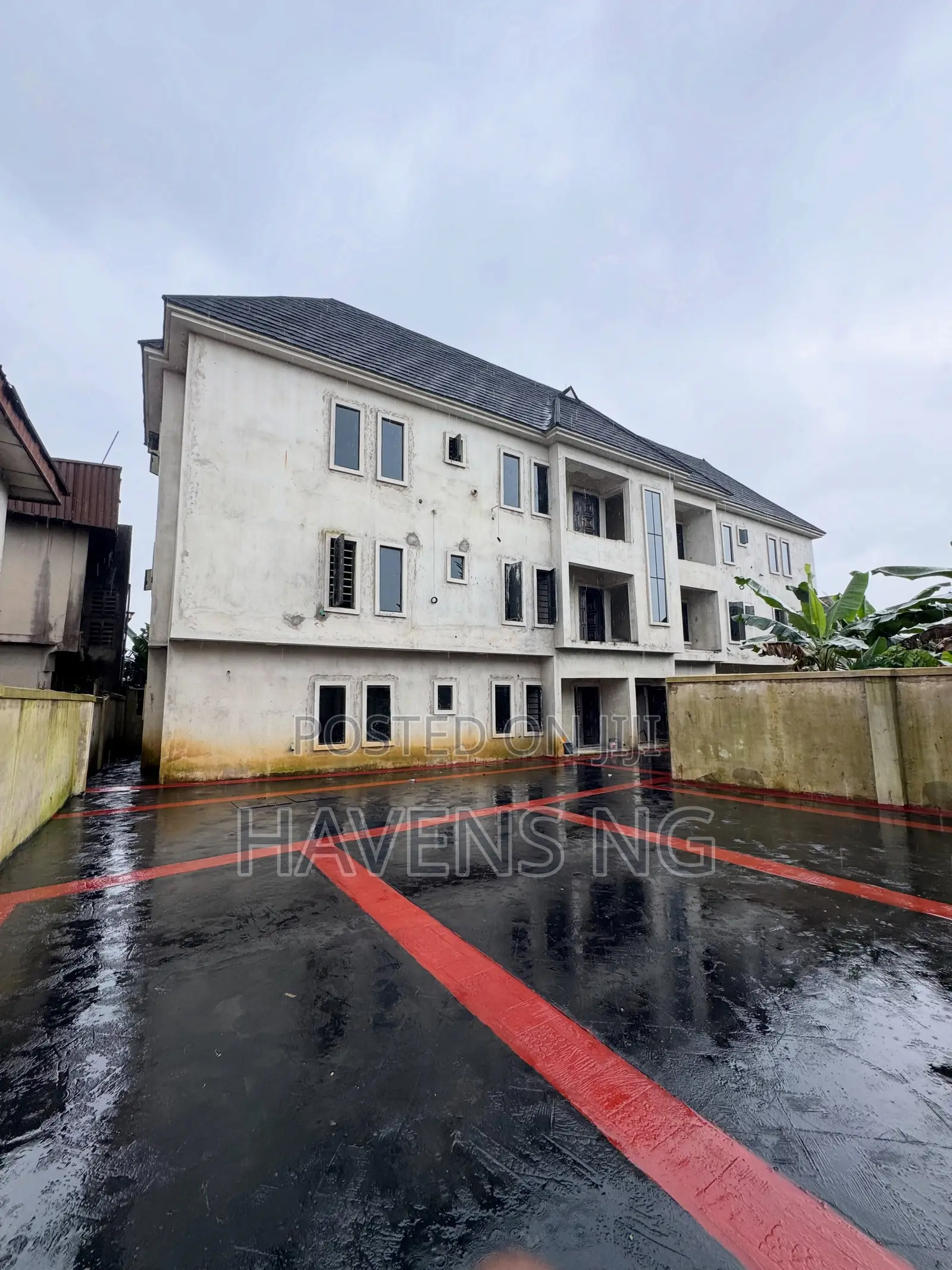11bdrm Block of Flats in Obio-Akpor for sale