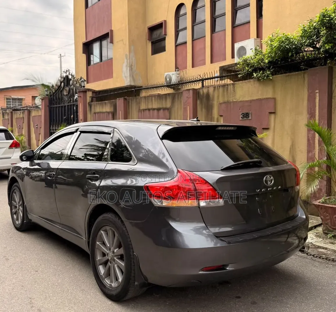 Toyota Venza 2010 Gray
