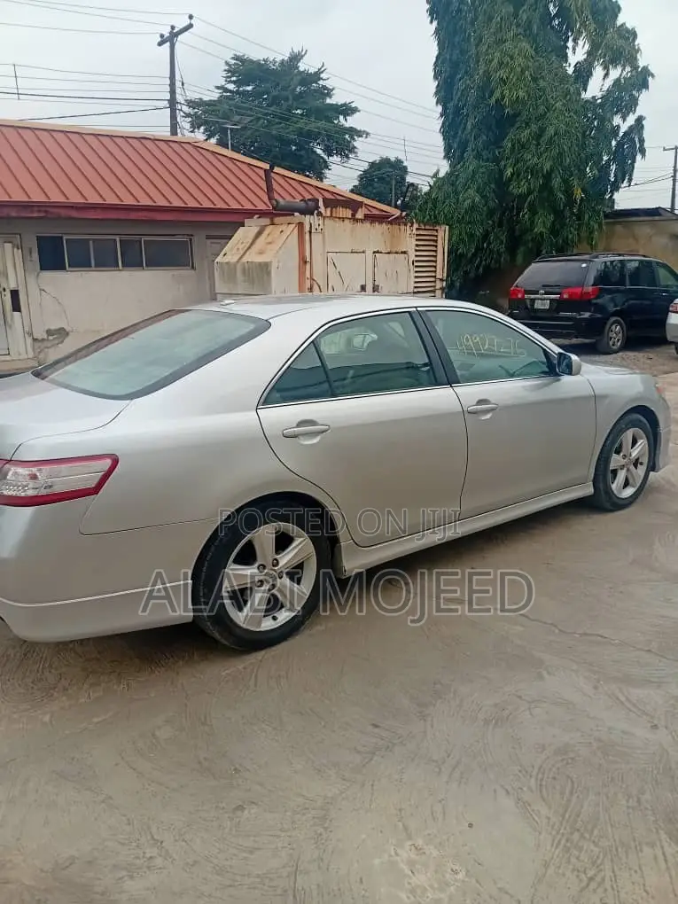 Toyota Camry SE 4dr Sedan (2.5L 4cyl 6AM) 2010 Silver