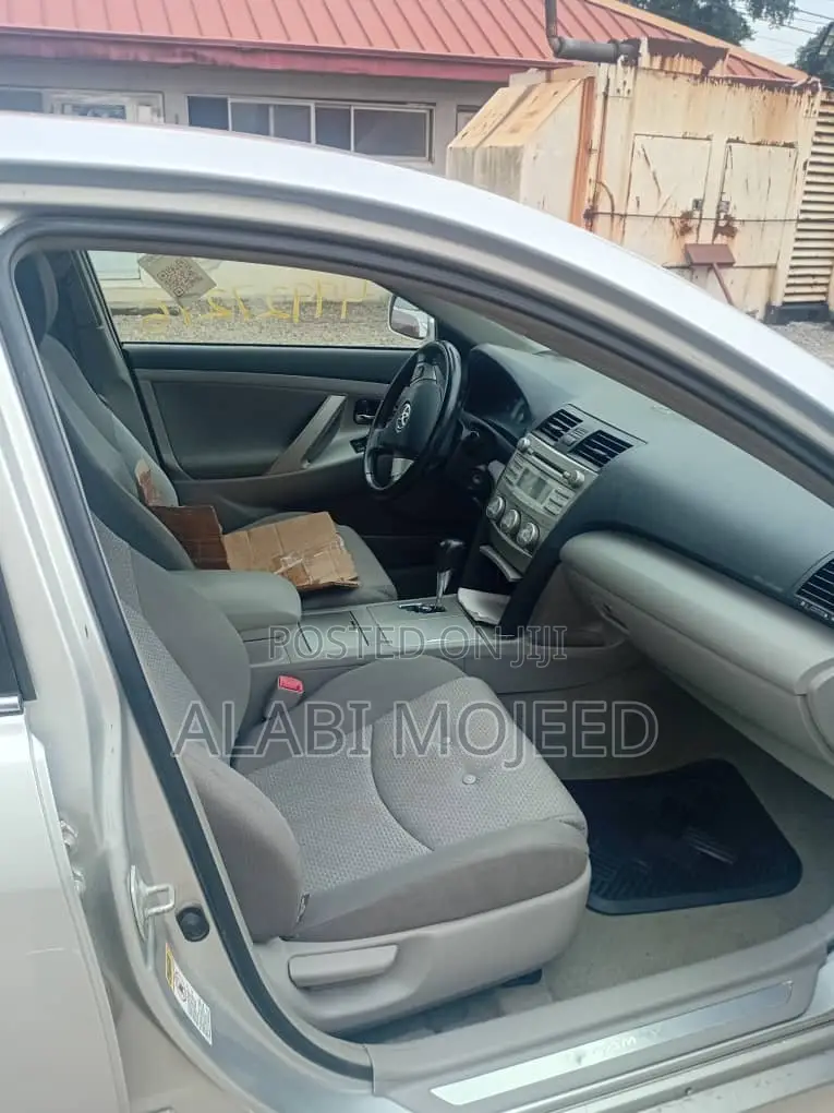 Toyota Camry SE 4dr Sedan (2.5L 4cyl 6AM) 2010 Silver