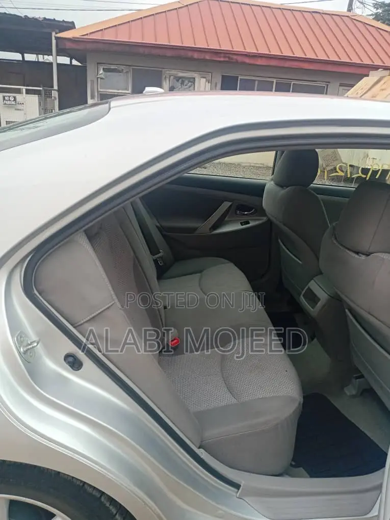 Toyota Camry SE 4dr Sedan (2.5L 4cyl 6AM) 2010 Silver
