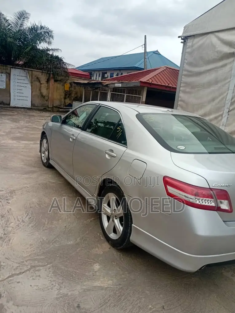 Toyota Camry SE 4dr Sedan (2.5L 4cyl 6AM) 2010 Silver
