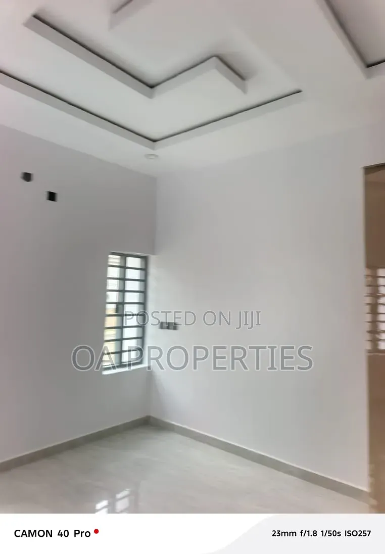 2bdrm Block of Flats in Kolapo Ishola Gra for rent