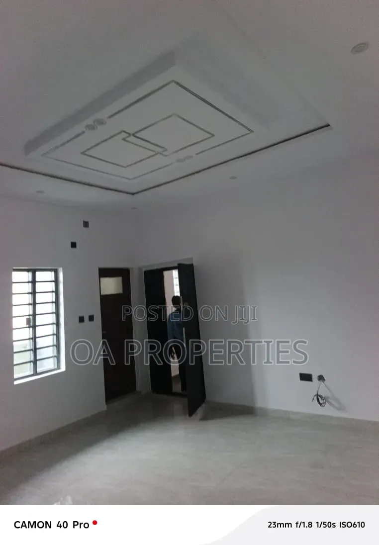 2bdrm Block of Flats in Kolapo Ishola Gra for rent