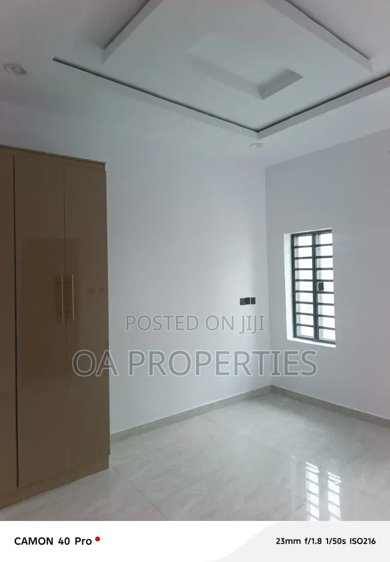 2bdrm Block of Flats in Kolapo Ishola Gra for rent
