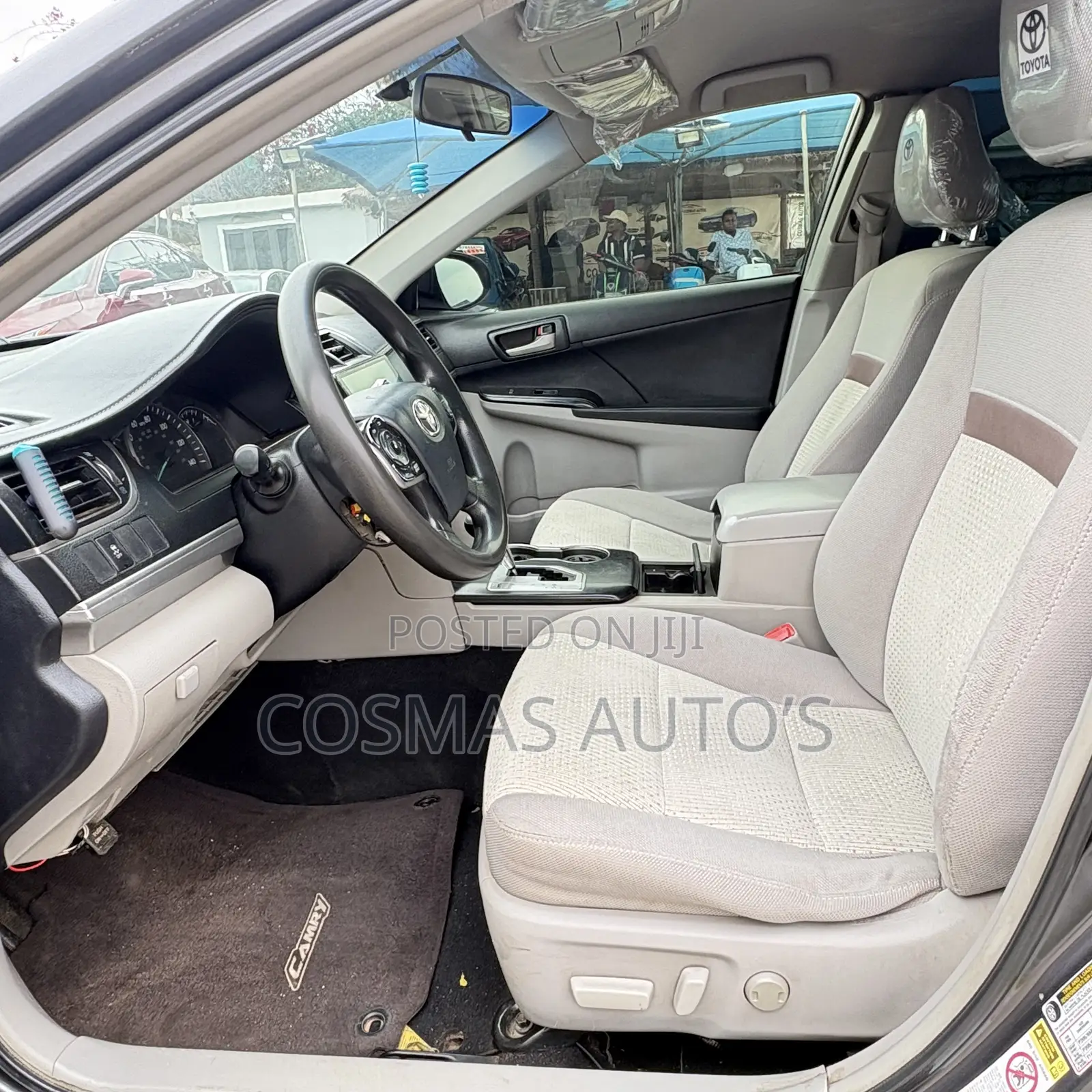 Toyota Camry LE 4dr Sedan (2.5L 4cyl 6A) 2012 Gray