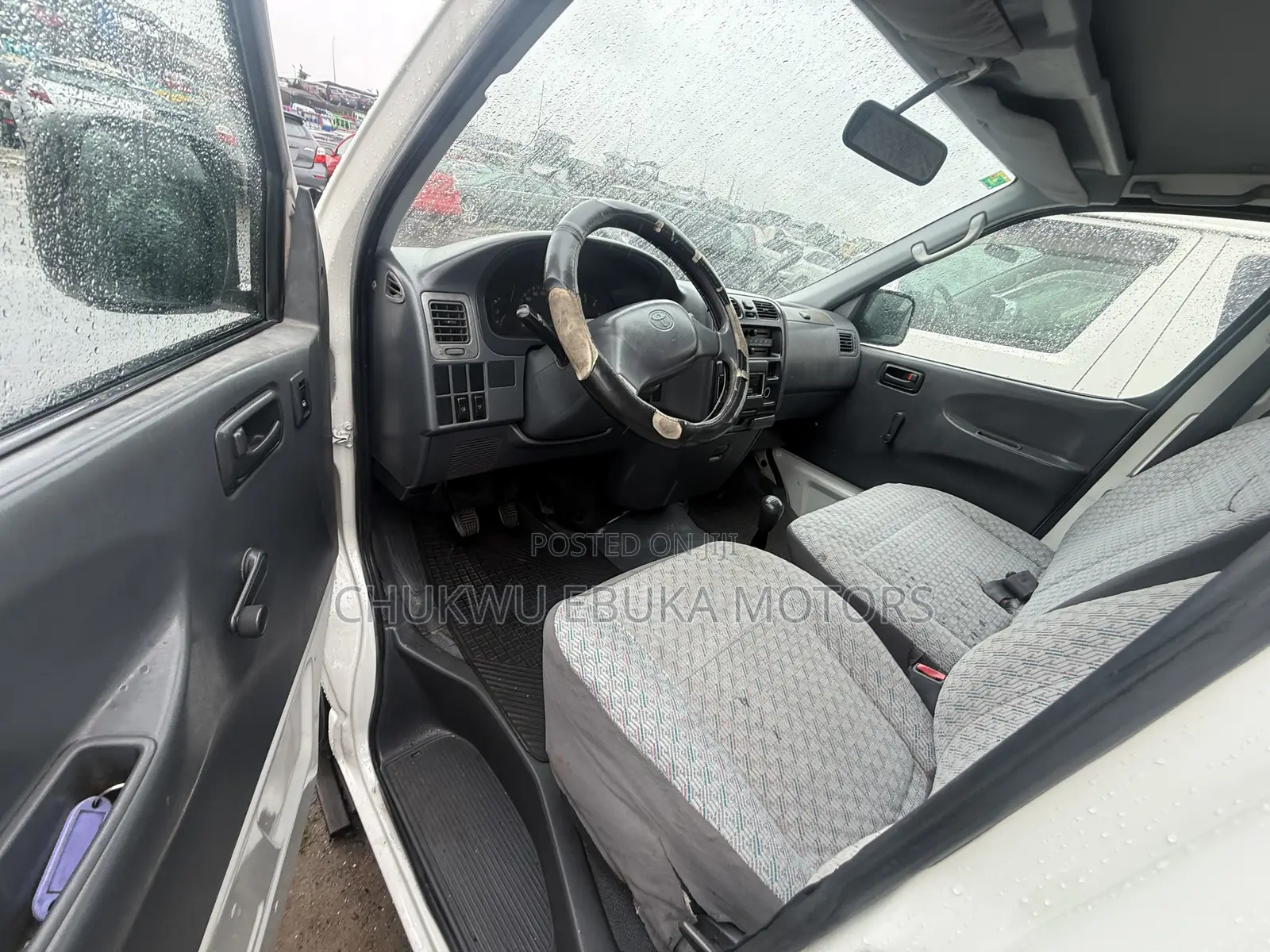 Toyota HiAce 2002 White