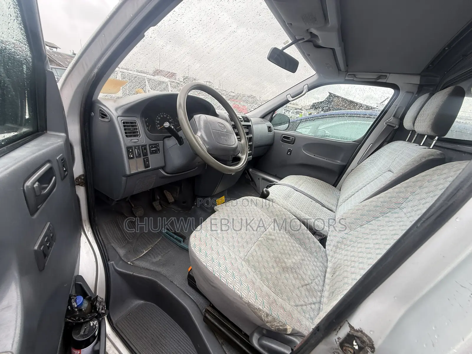 Toyota HiAce 2002 Grey