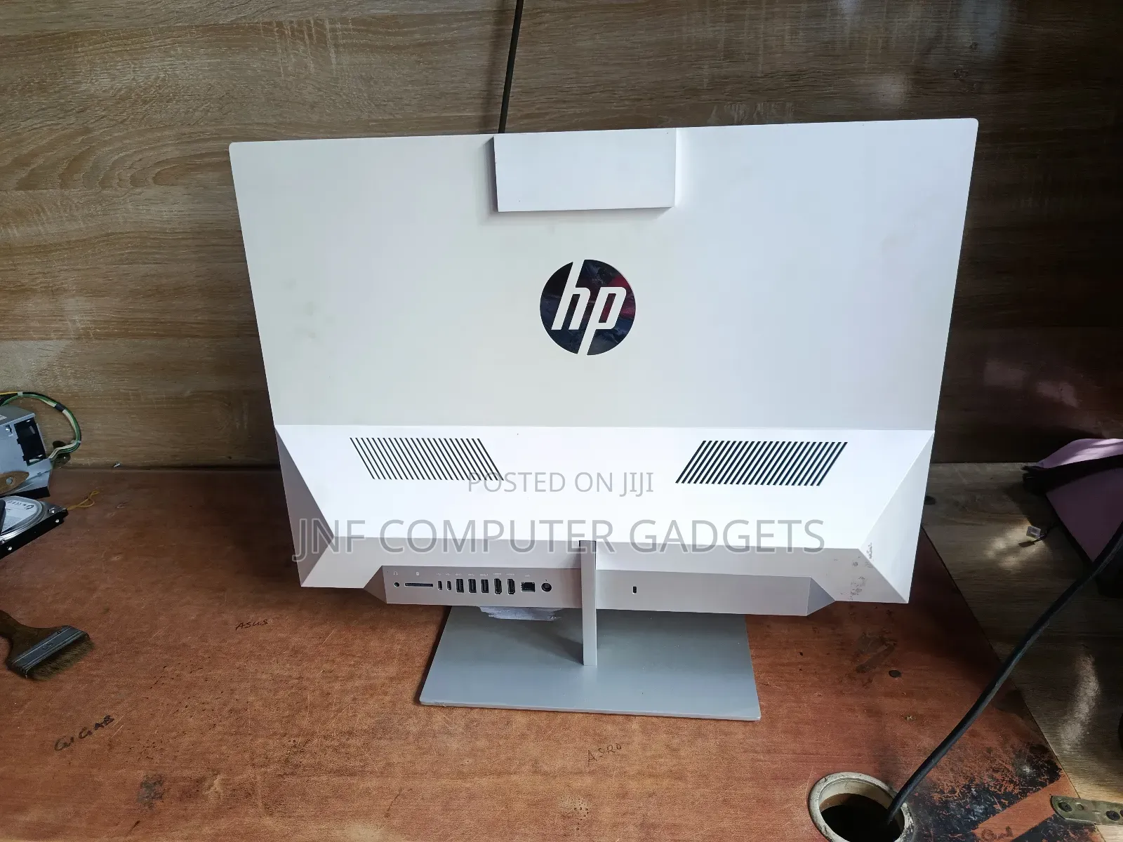 Desktop Computer HP Pavilion 24 8GB AMD Ryzen 5 HDD 1T