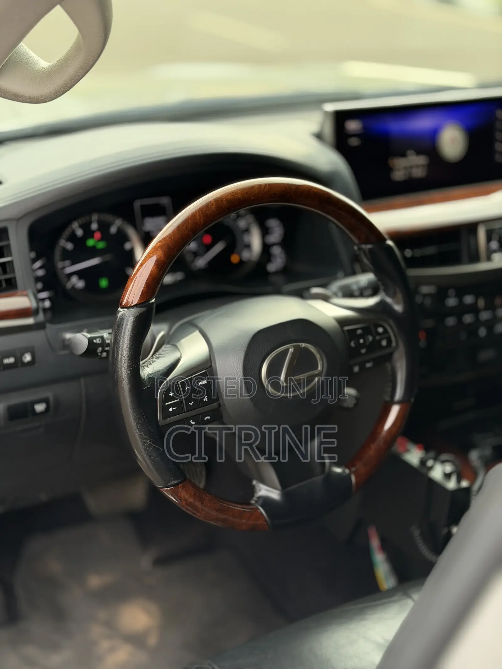 Lexus LX 570 AWD 2018 Gold