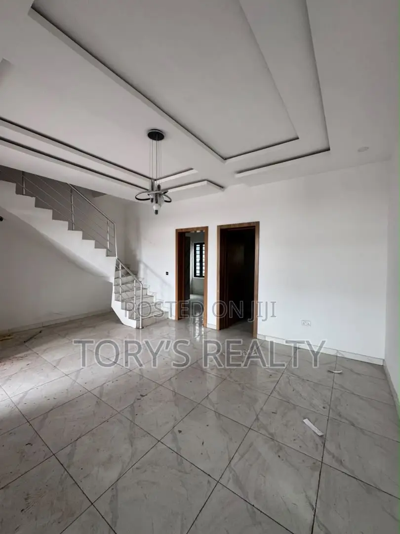 4bdrm Townhouse/Terrace in Ologolo for sale