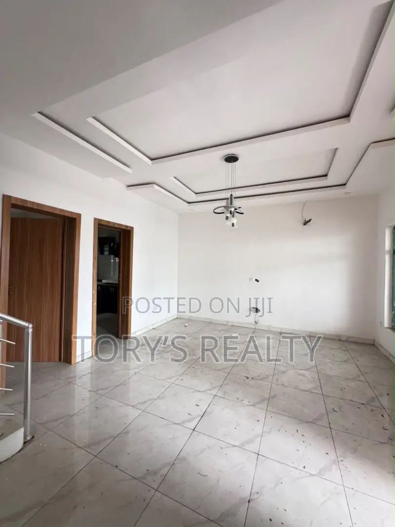 4bdrm Townhouse/Terrace in Ologolo for sale