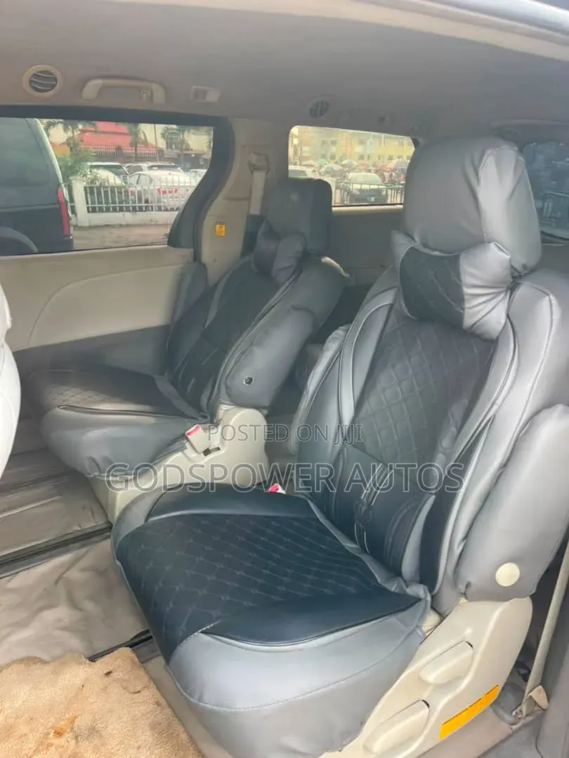 Toyota Sienna 2013 Gray