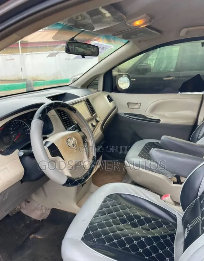 Toyota Sienna 2013 Gray