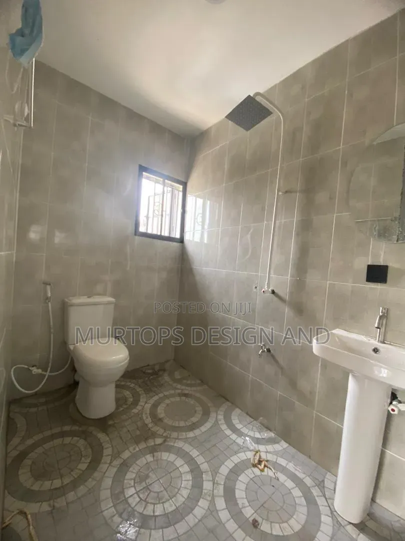 3bdrm Apartment in Ogombo for rent