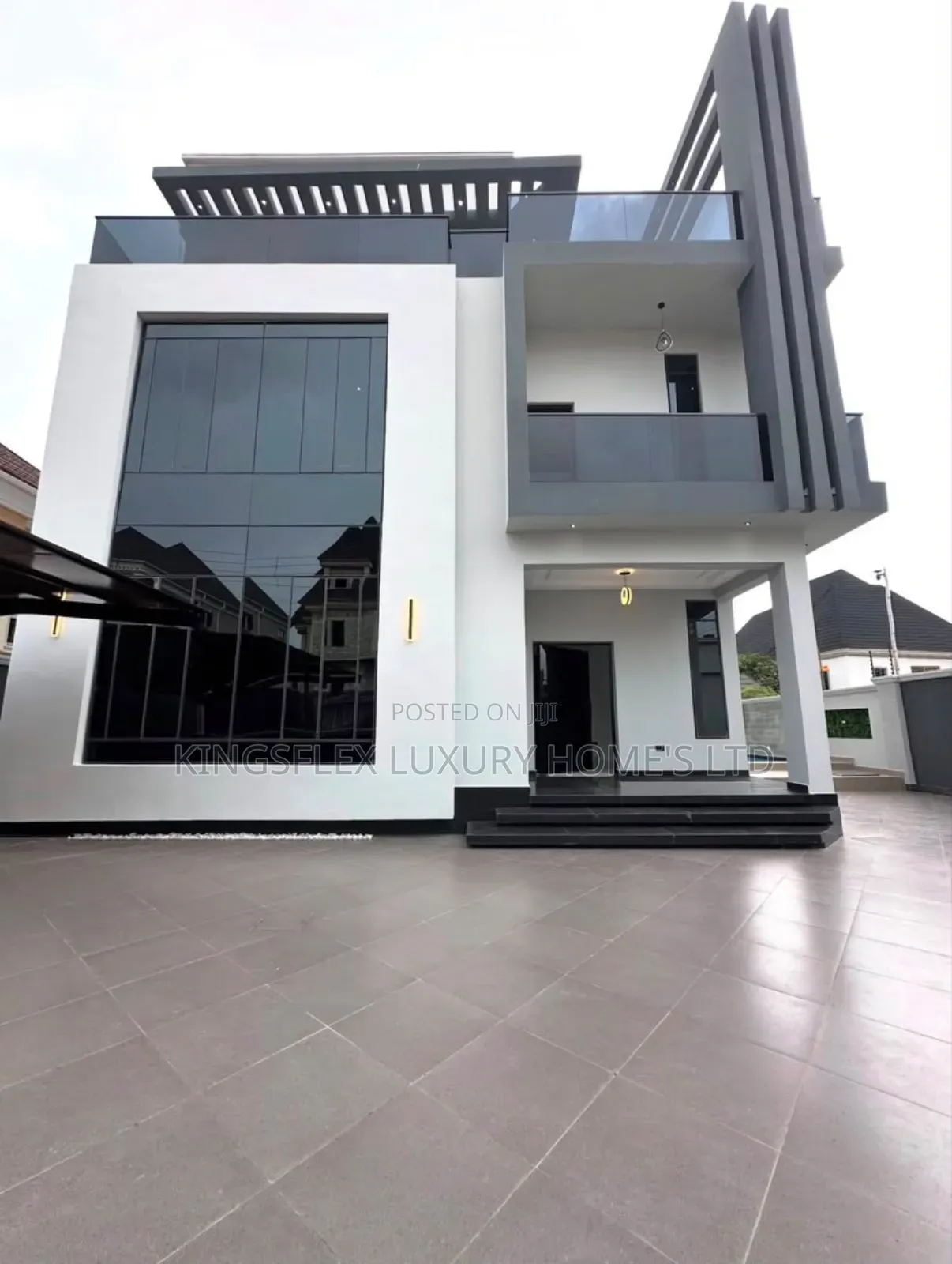 5bdrm Duplex in It Owns Compound, Apo Resettlement for sale