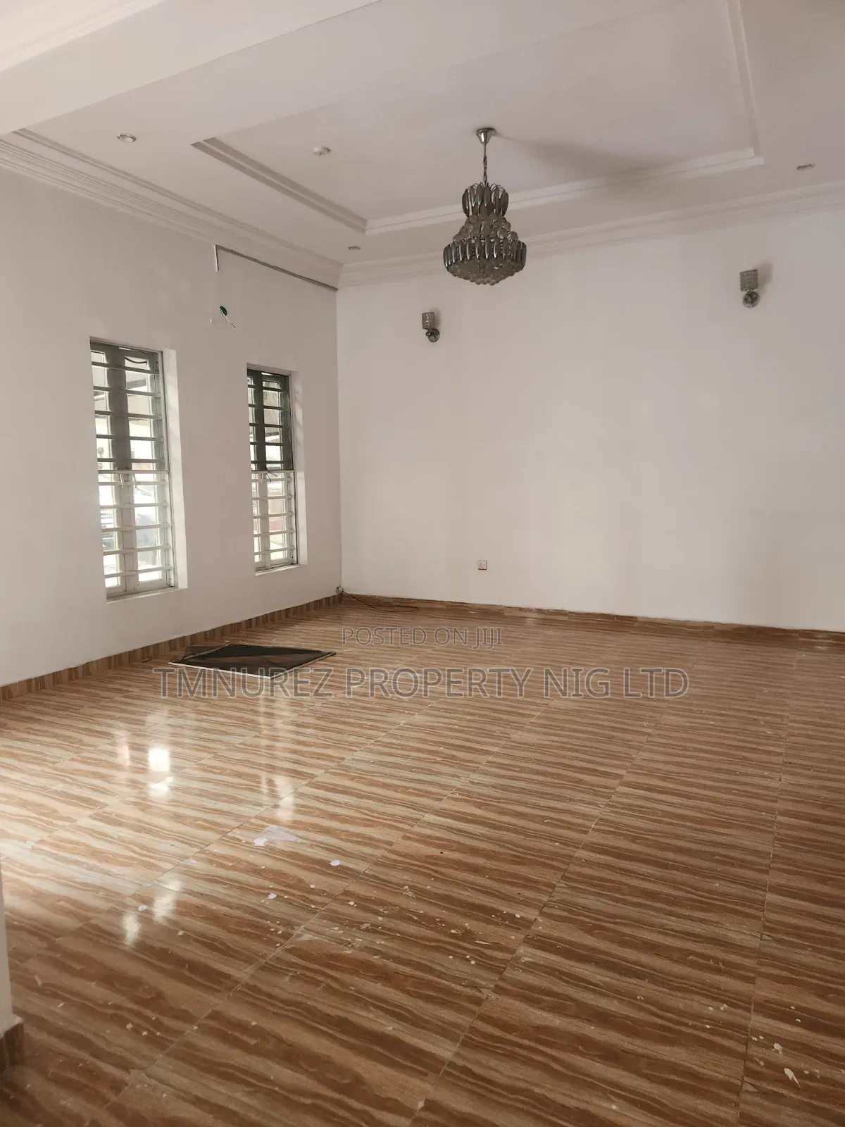 4bdrm Duplex in Chevron for sale
