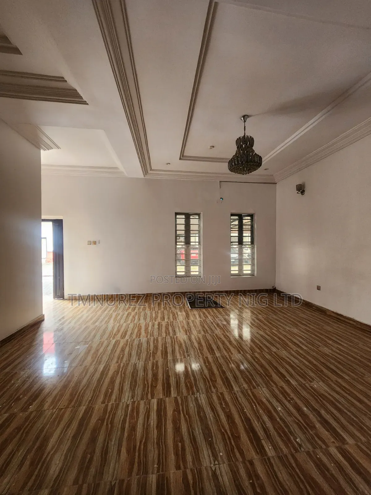 4bdrm Duplex in Chevron for sale