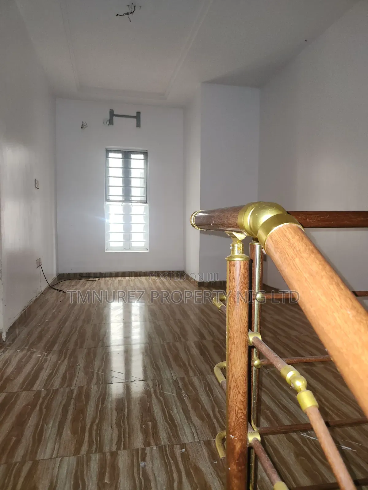 4bdrm Duplex in Chevron for sale