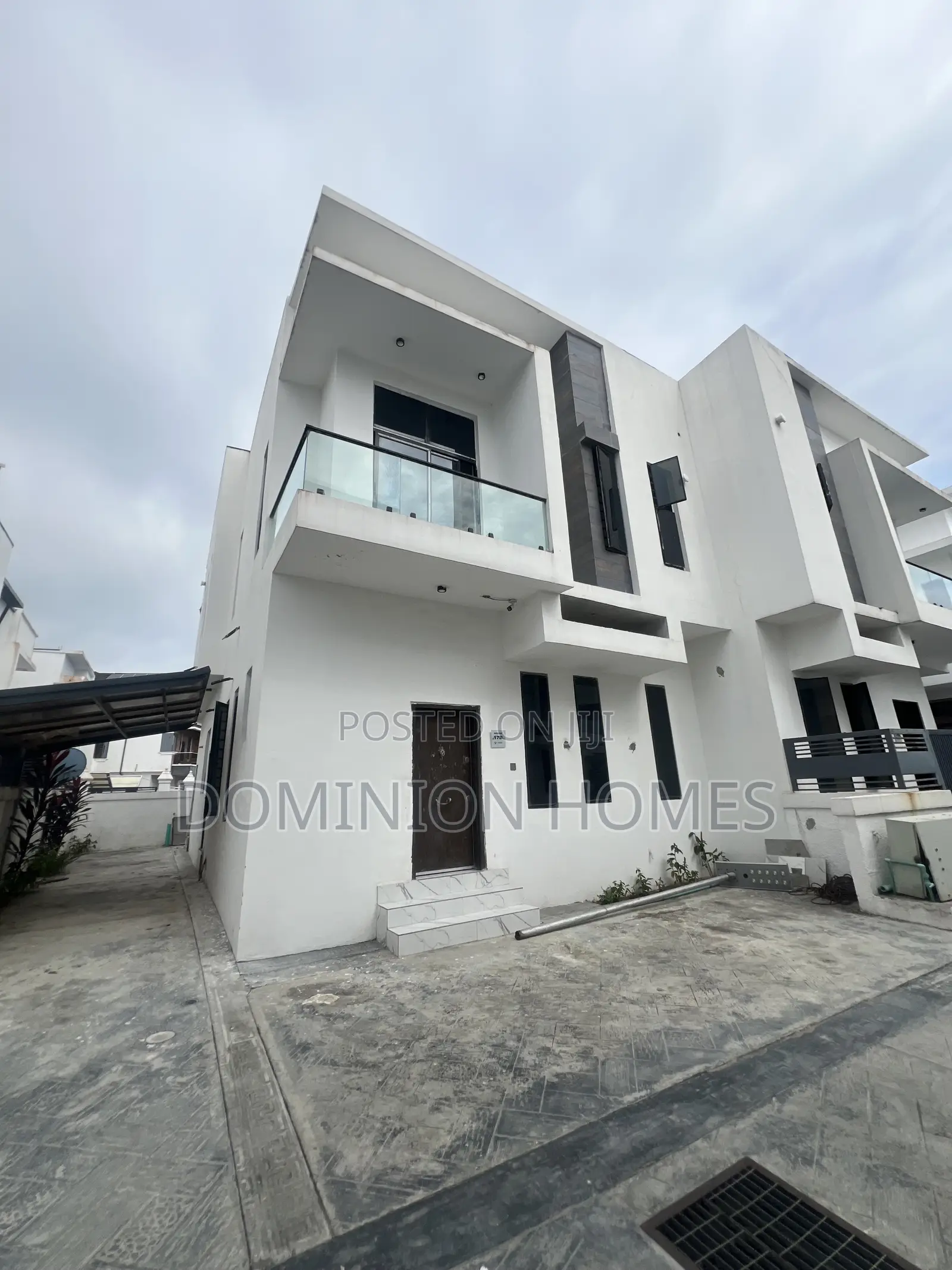 4bdrm Duplex in Lekki for sale