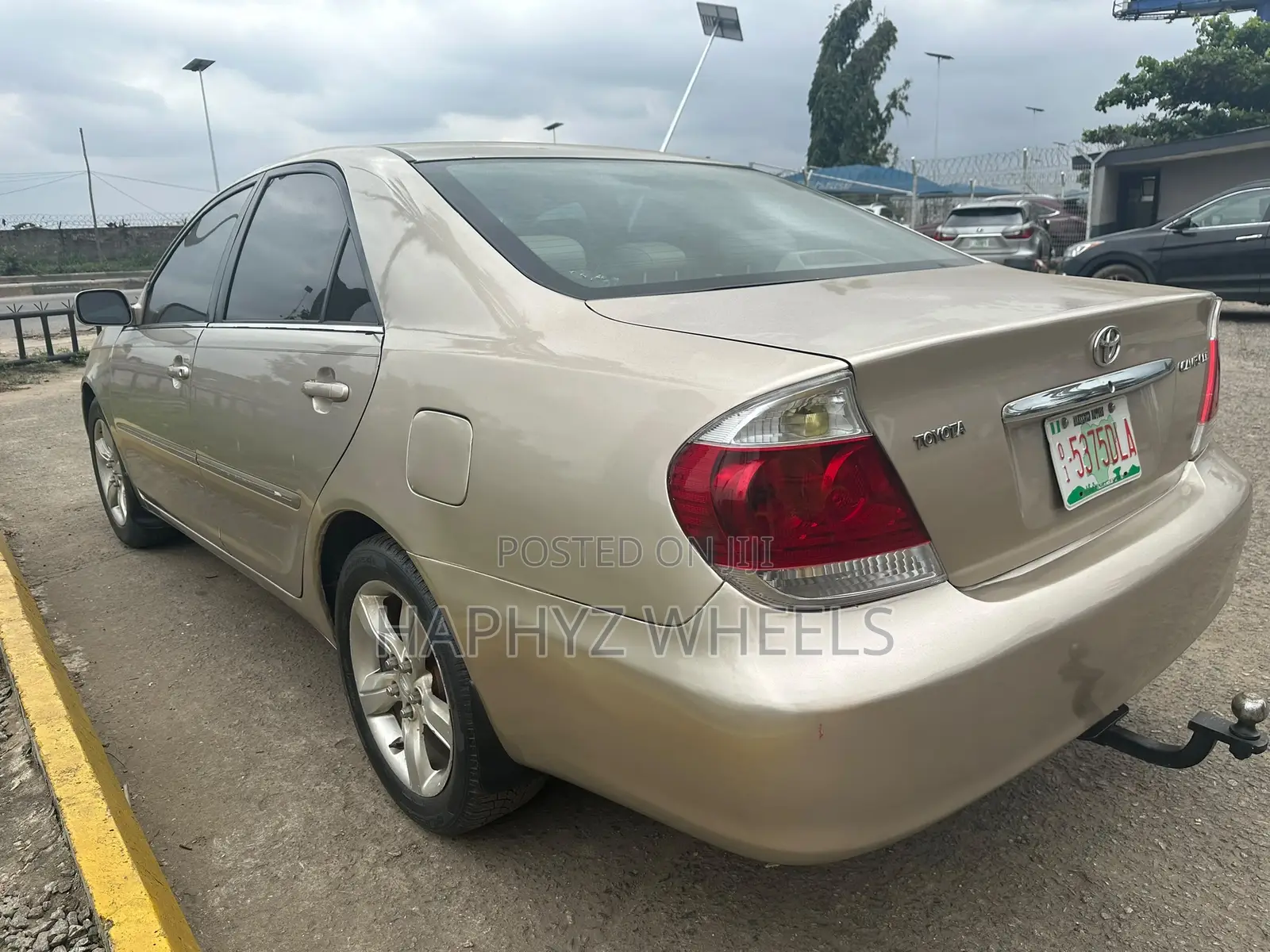 Toyota Camry XLE V6 4dr Sedan (3.0L 6cyl 5A) 2005 Gold
