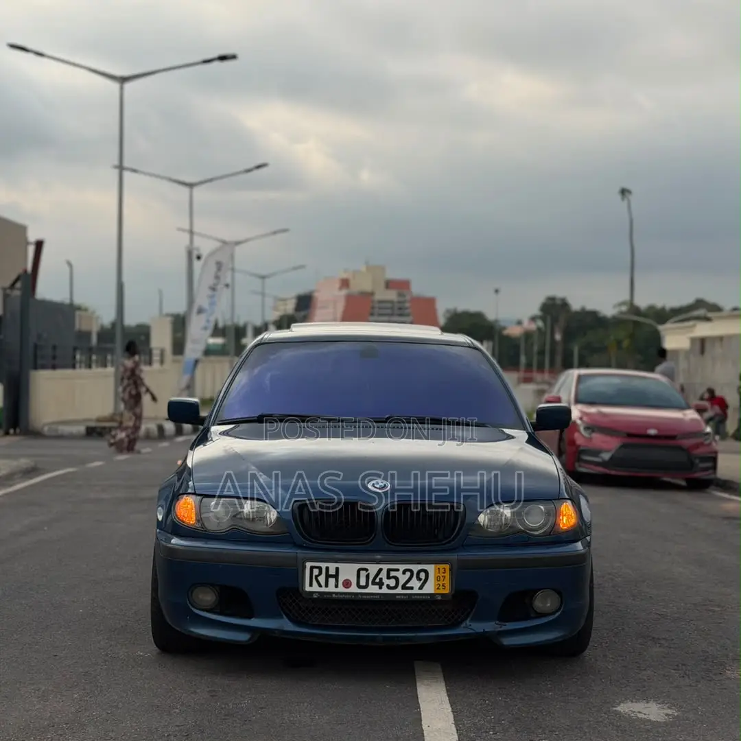 BMW 3 Series 330i RWD 2005 Blue