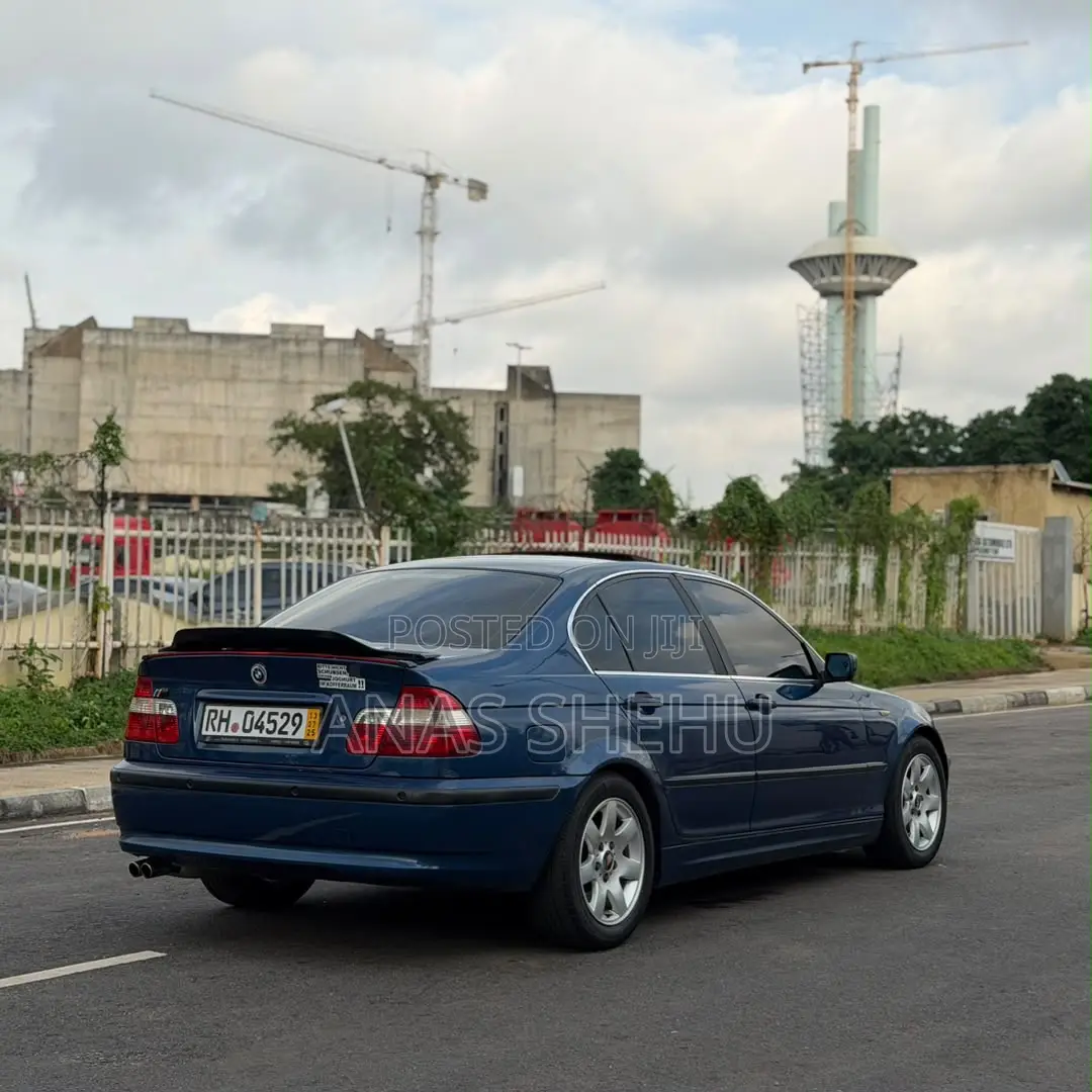 BMW 3 Series 330i RWD 2005 Blue