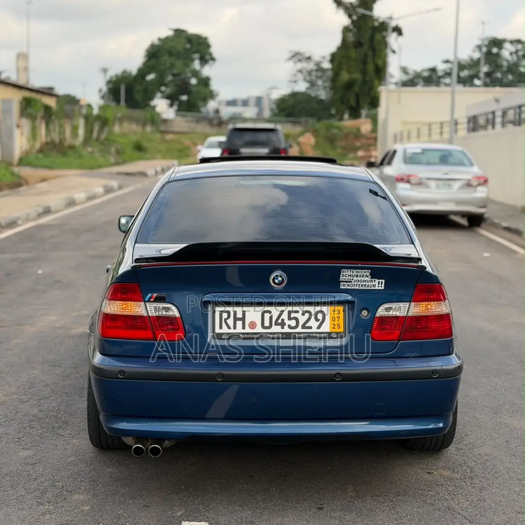 BMW 3 Series 330i RWD 2005 Blue