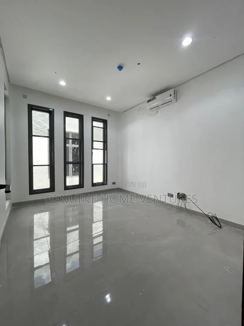 6bdrm Duplex in Awolowo Road for sale