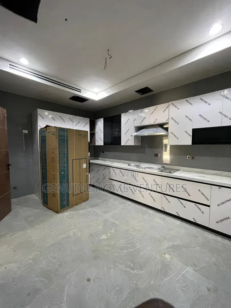 6bdrm Duplex in Awolowo Road for sale