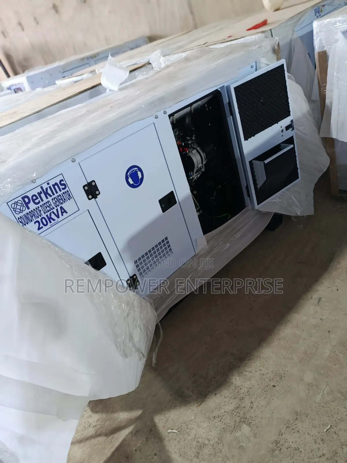 (Perkins Soundproof Generator 20kva England Standard