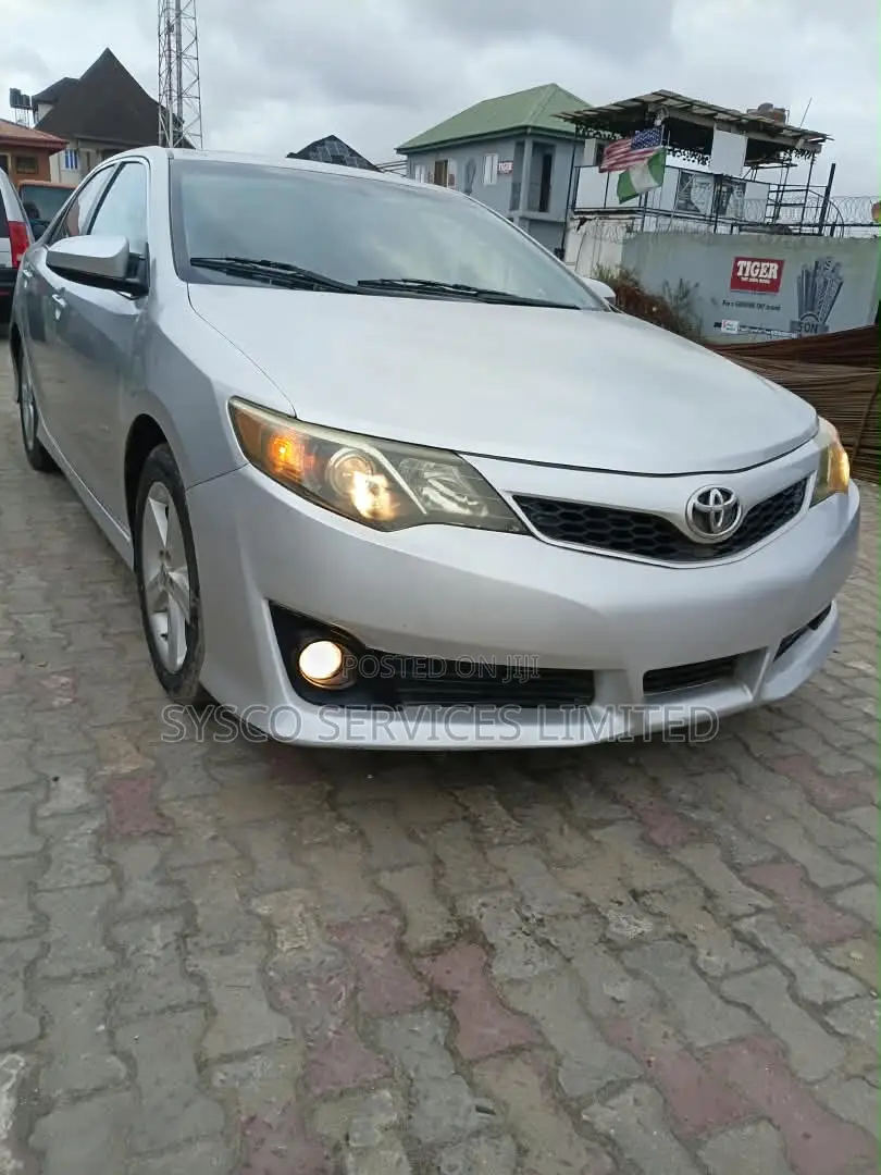 Toyota Camry SE Sport 4dr Sedan (2.5L 4cyl 6A) 2014 Silver