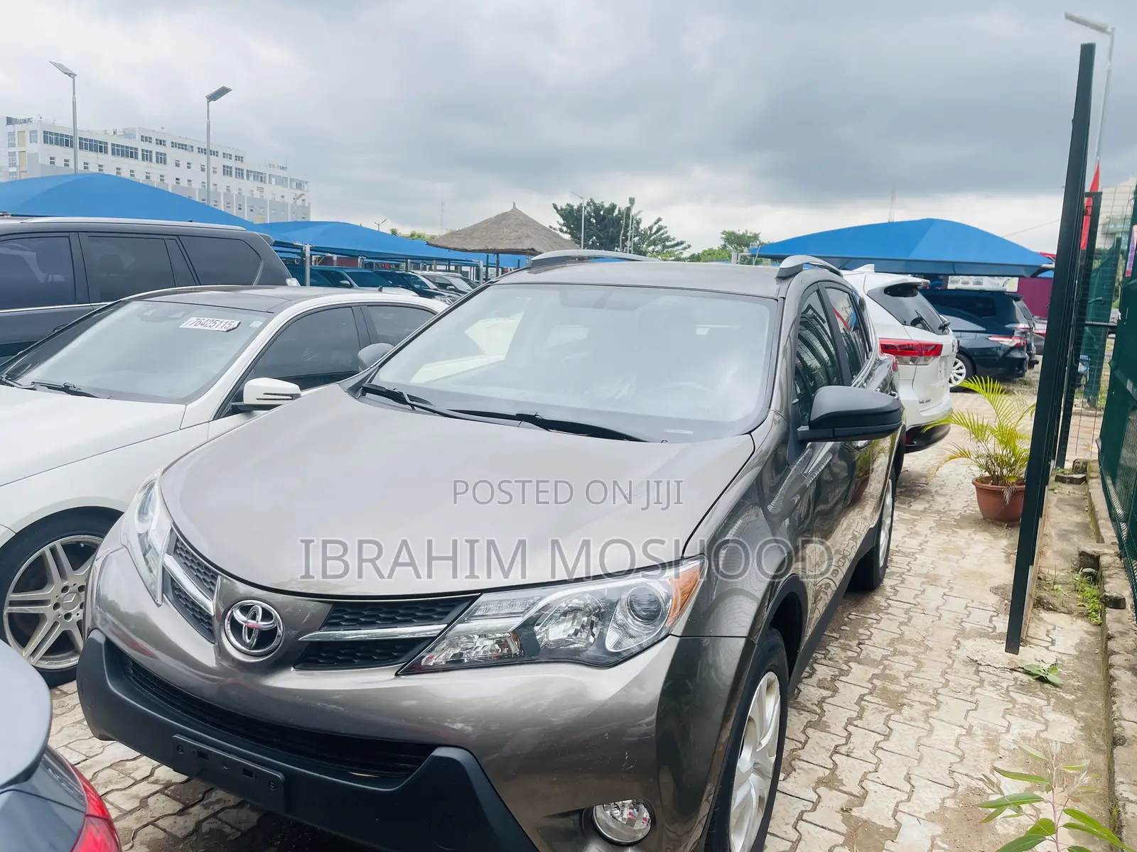 Toyota RAV4 LE 4dr SUV AWD (2.5L 4cyl 6A) 2015 Gold