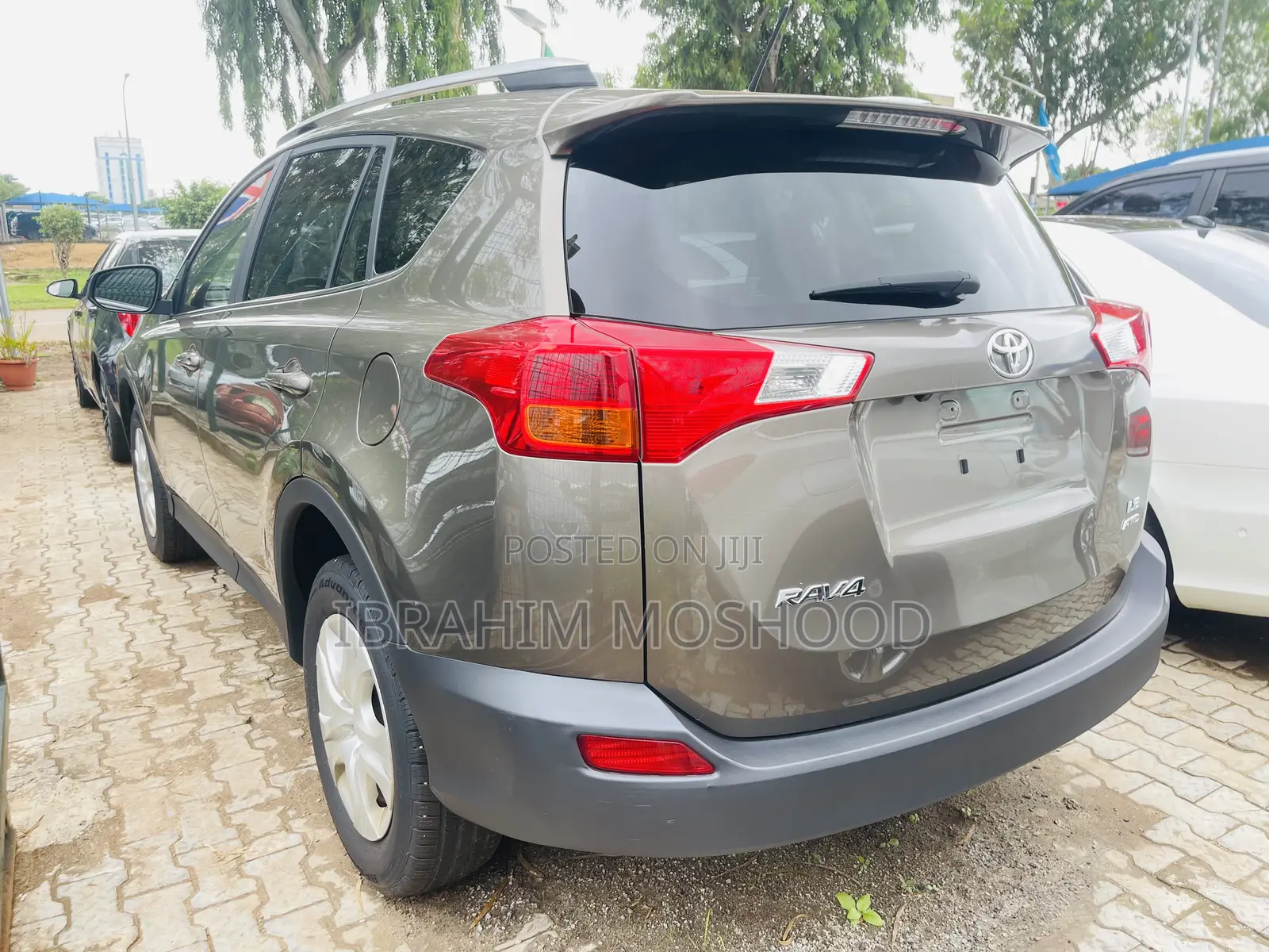 Toyota RAV4 LE 4dr SUV AWD (2.5L 4cyl 6A) 2015 Gold