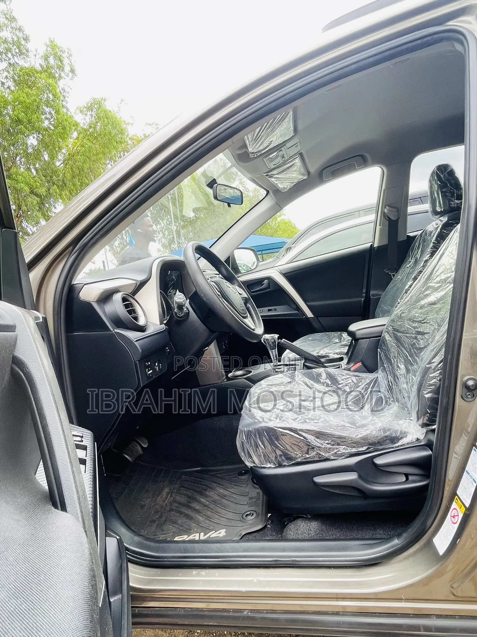 Toyota RAV4 LE 4dr SUV AWD (2.5L 4cyl 6A) 2015 Gold