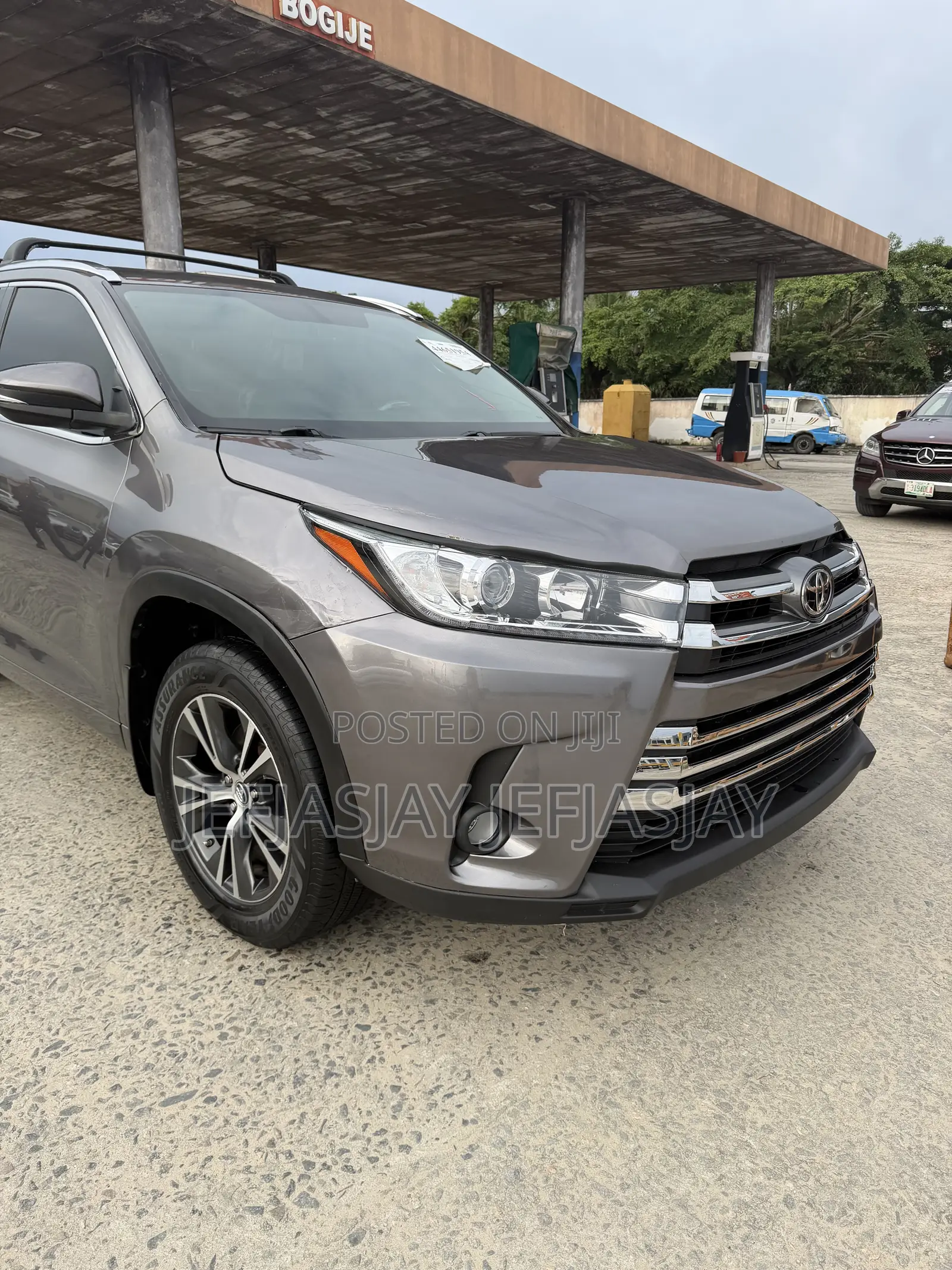 Toyota Highlander XLE V6 4x4 (3.5L 6cyl 6A) 2016 Gray