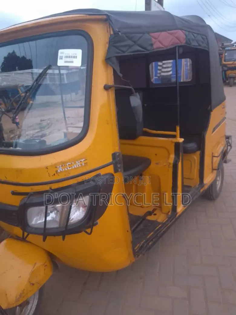 TVS King Deluxe Plus iTouch Start 2025 Yellow