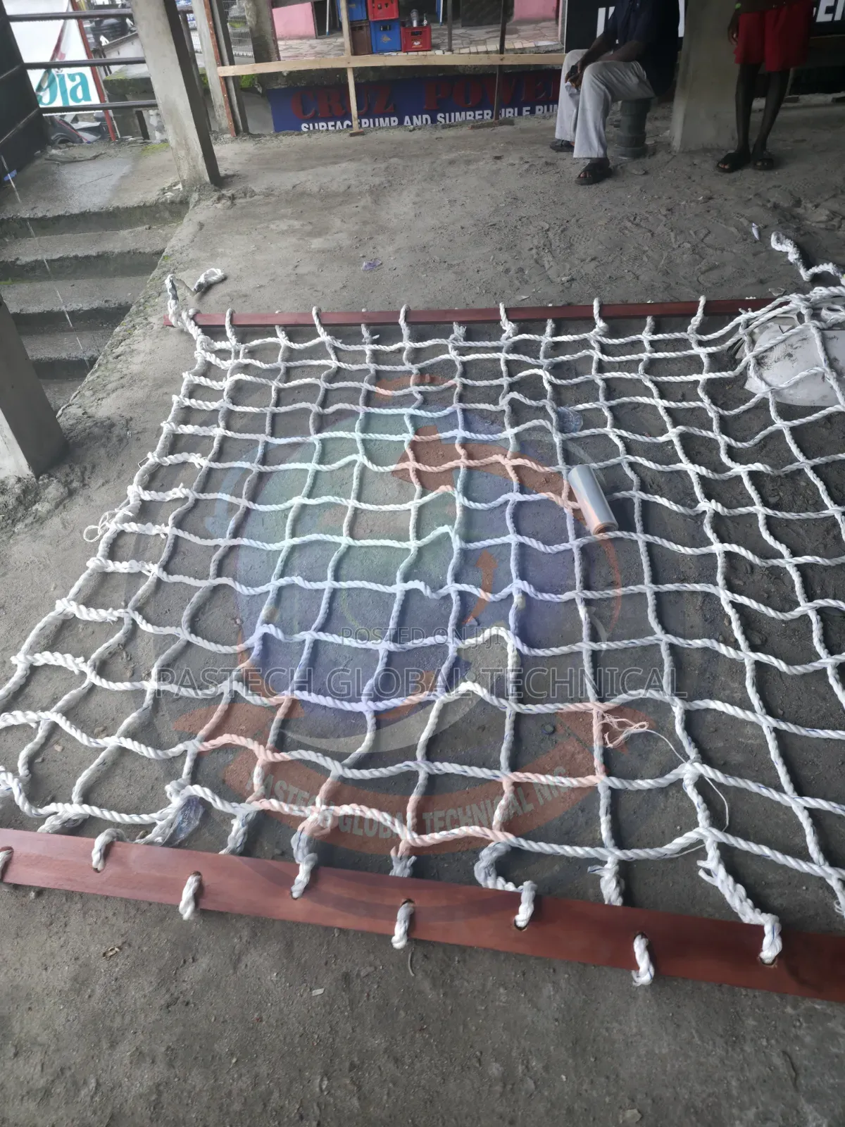 Scramble Net 3m Long X 3.3Mtr With Wooden Spreaders