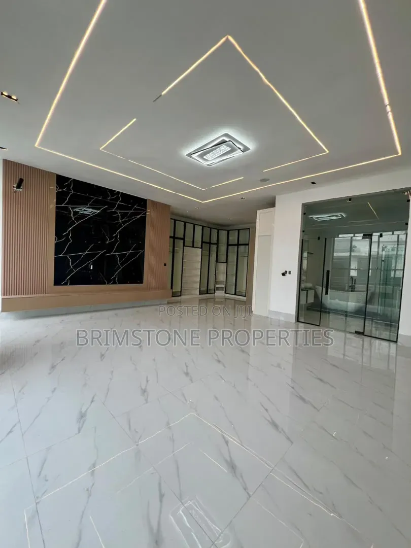 Furnished 5bdrm Duplex in Chevron for sale