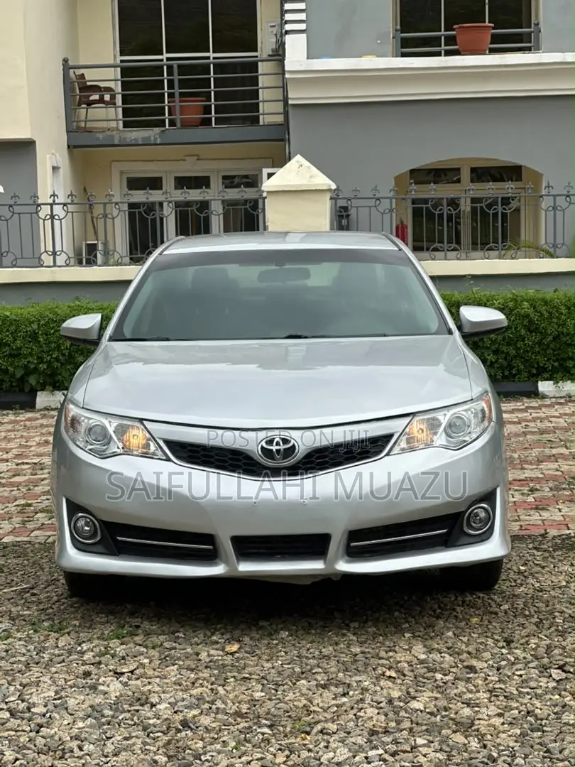 Toyota Camry SE 4dr Sedan (2.5L 4cyl 6A) 2013 Silver