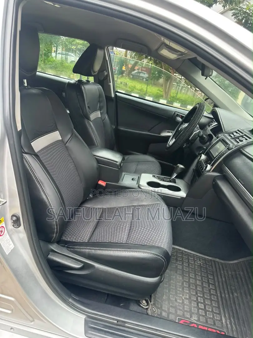 Toyota Camry SE 4dr Sedan (2.5L 4cyl 6A) 2013 Silver