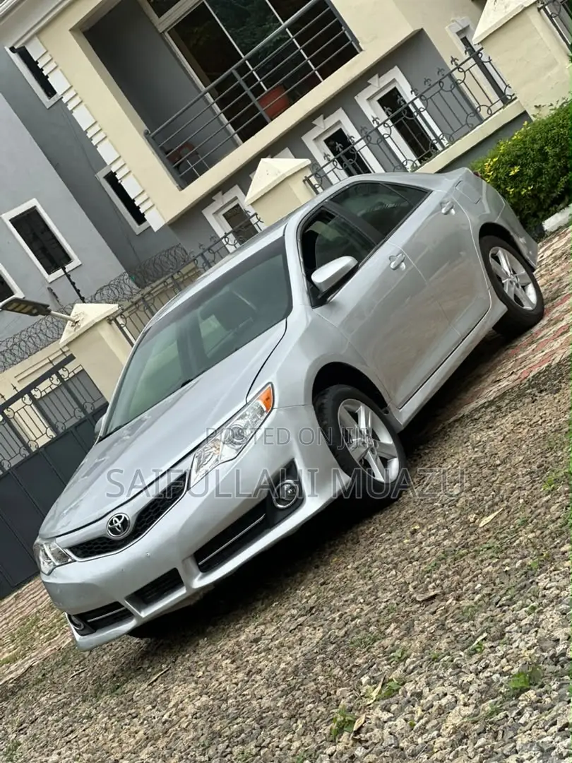 Toyota Camry SE 4dr Sedan (2.5L 4cyl 6A) 2013 Silver