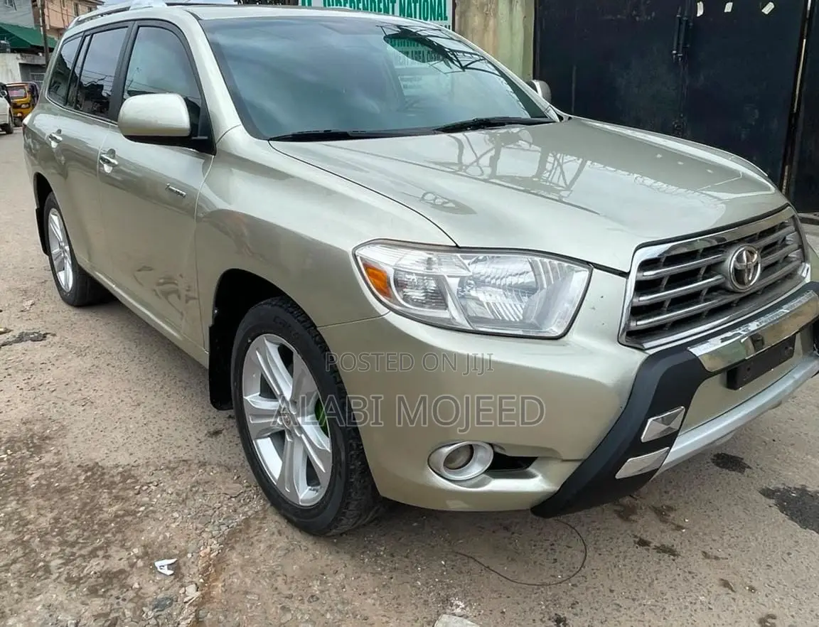 Toyota Highlander Limited 2010 Gold