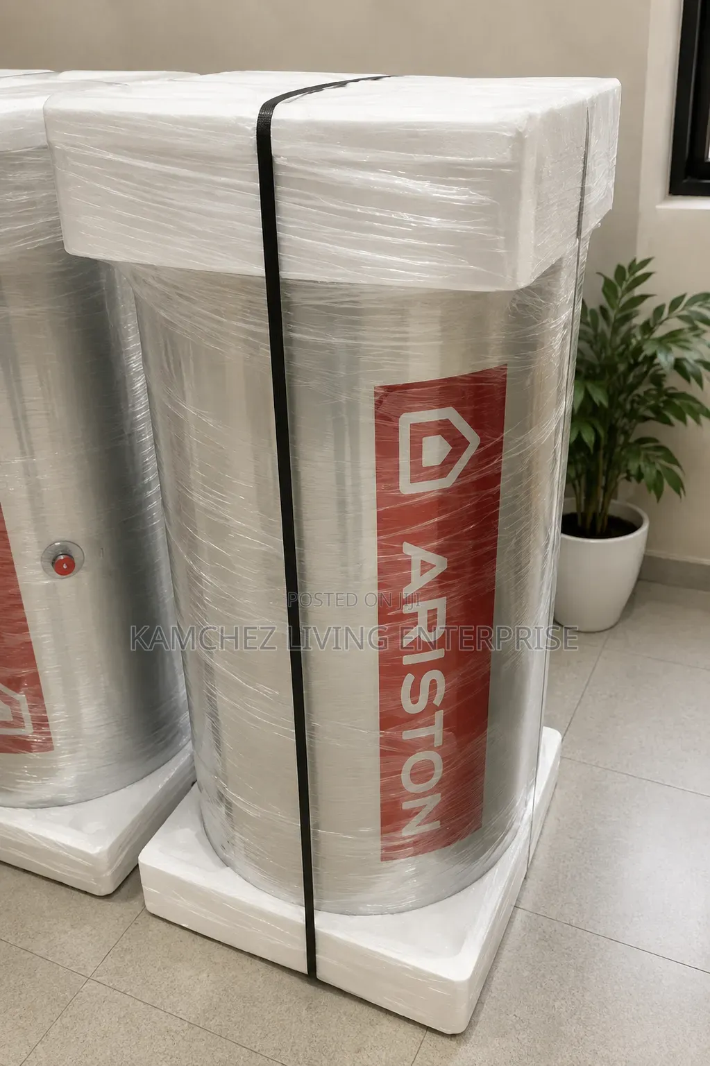 Ariston Brand New Luxury Solar Water Heater System - Tank and Psnel