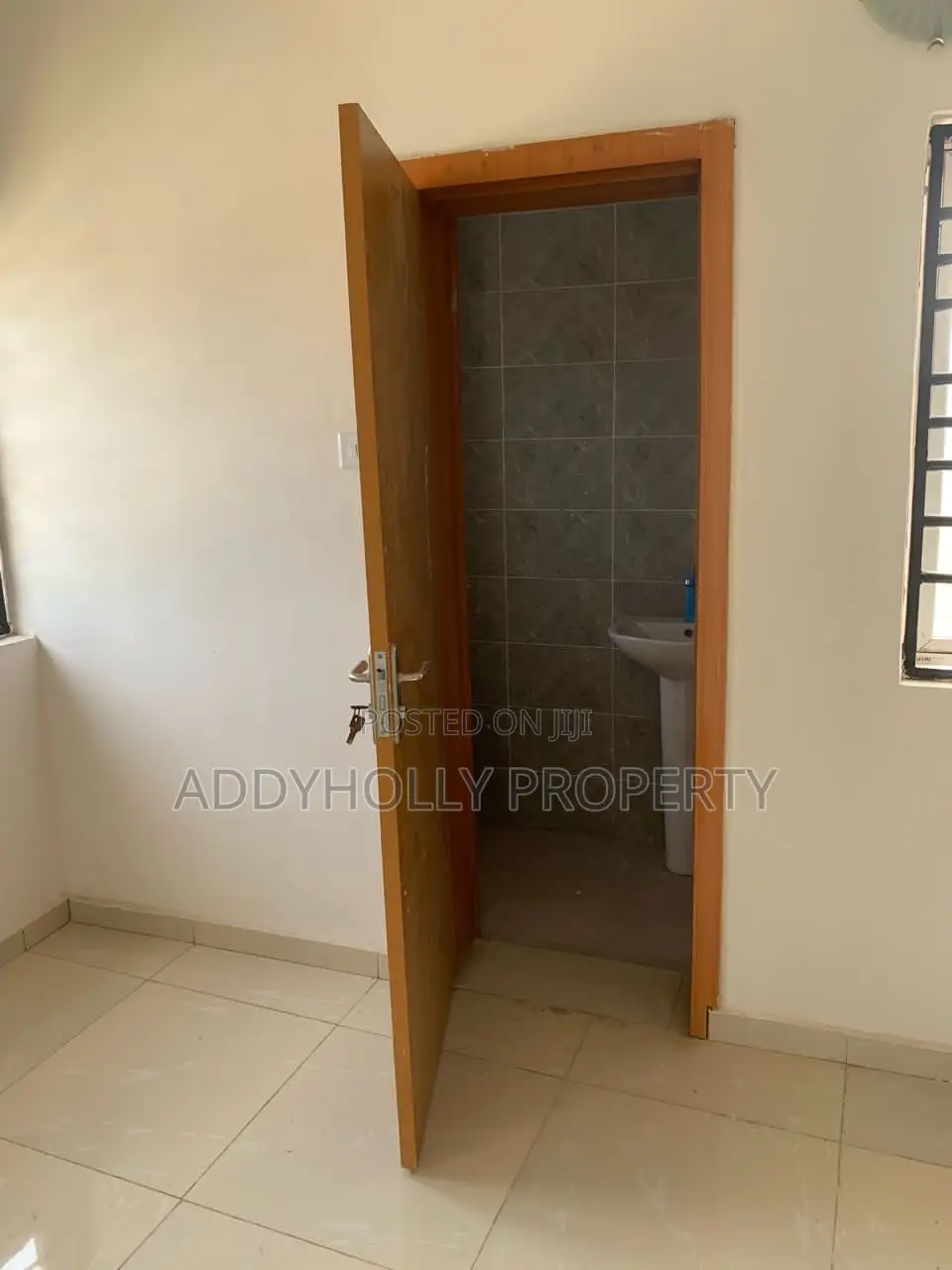 3bdrm Apartment in Ikota for sale
