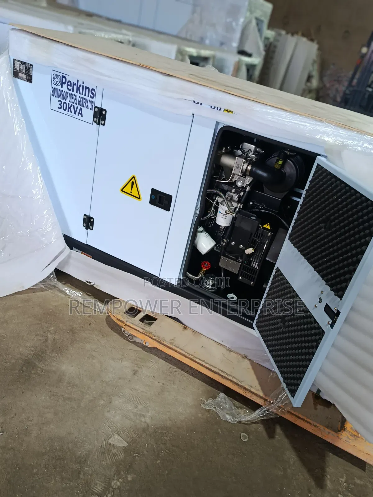 ¥€ England Standard 30kva Perkins Engine Soundproof