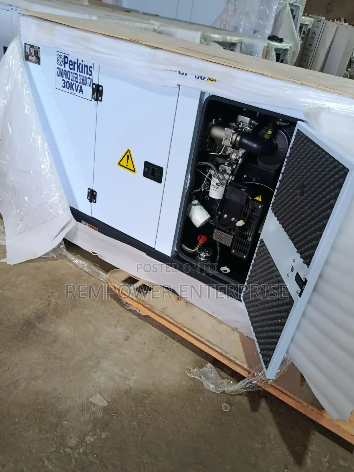 ¥€ England Standard 30kva Perkins Engine Soundproof