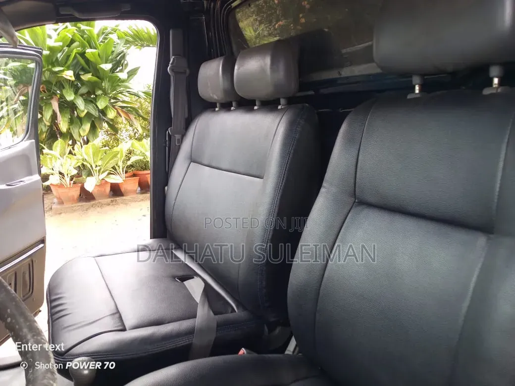 Toyota Grand HiAce 2002 Black