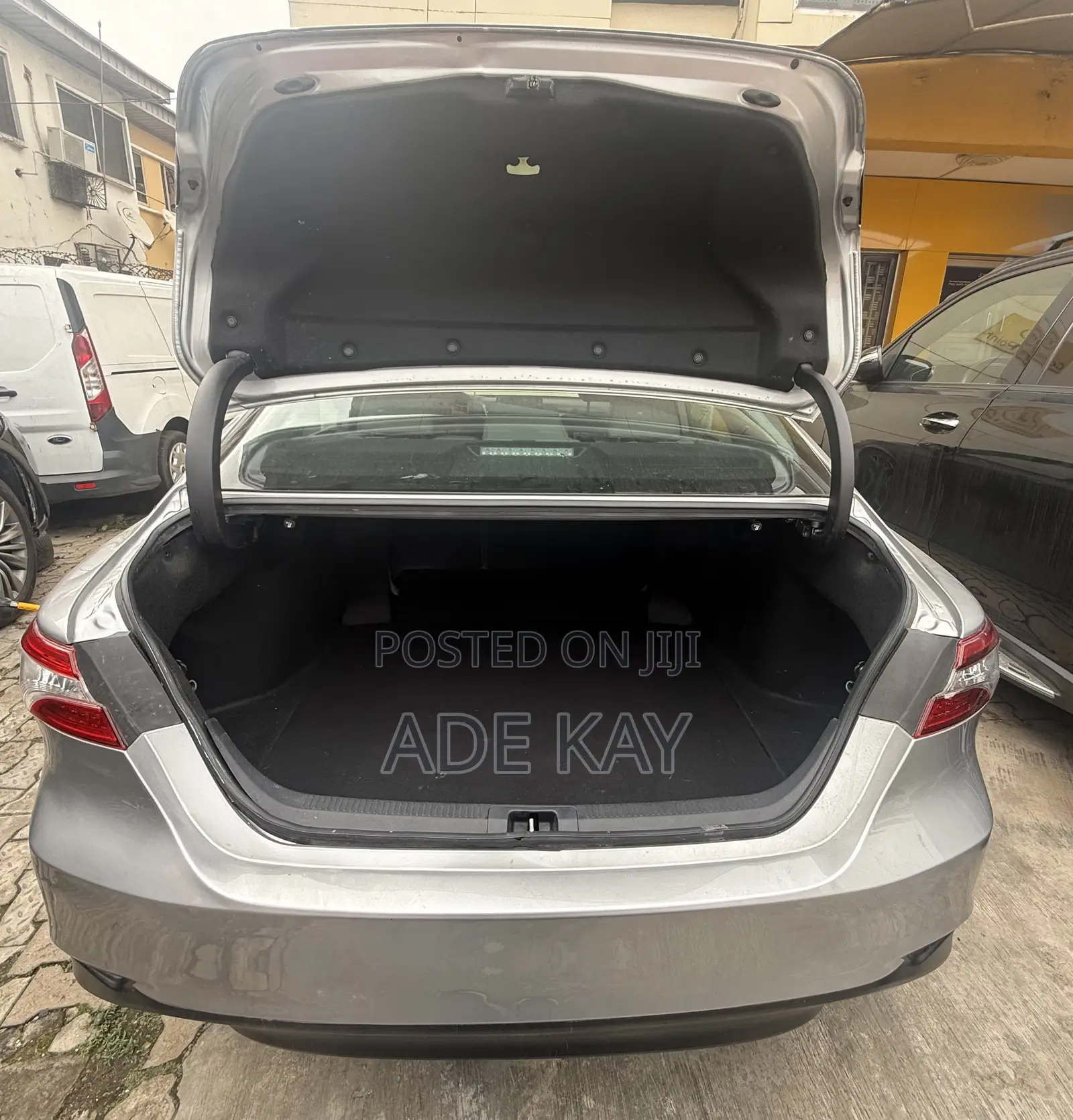 Toyota Camry XLE 2021 Silver
